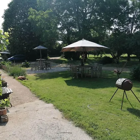 Pays De Joie - Gite-loft Le Piano Lägenhet Montalembert